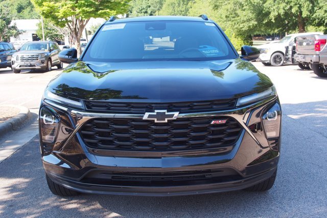 Used 2025 Chevrolet Trax RS w/ Driver Confidence Package FWD image 2