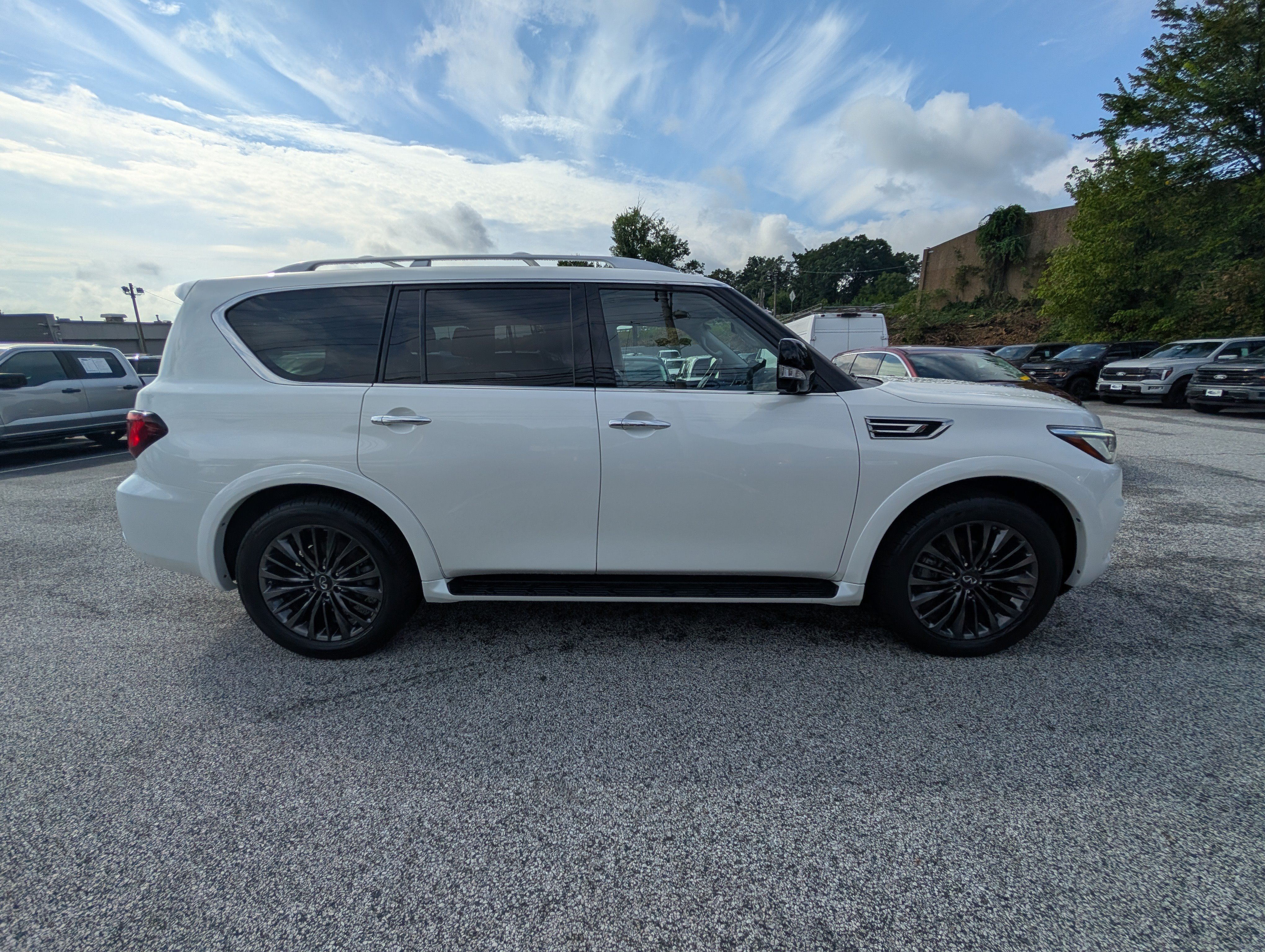 Used 2023 INFINITI QX80 Premium Select w/ Cargo Package AWD/4WD image 8