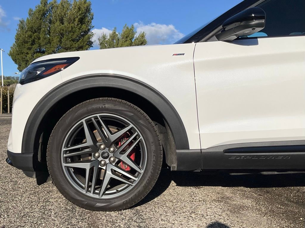 Certified 2025 Ford Explorer ST-Line w/ Premium Package image 19
