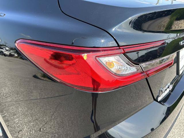 Used 2025 Toyota Camry LE w/ Convenience Package FWD image 11