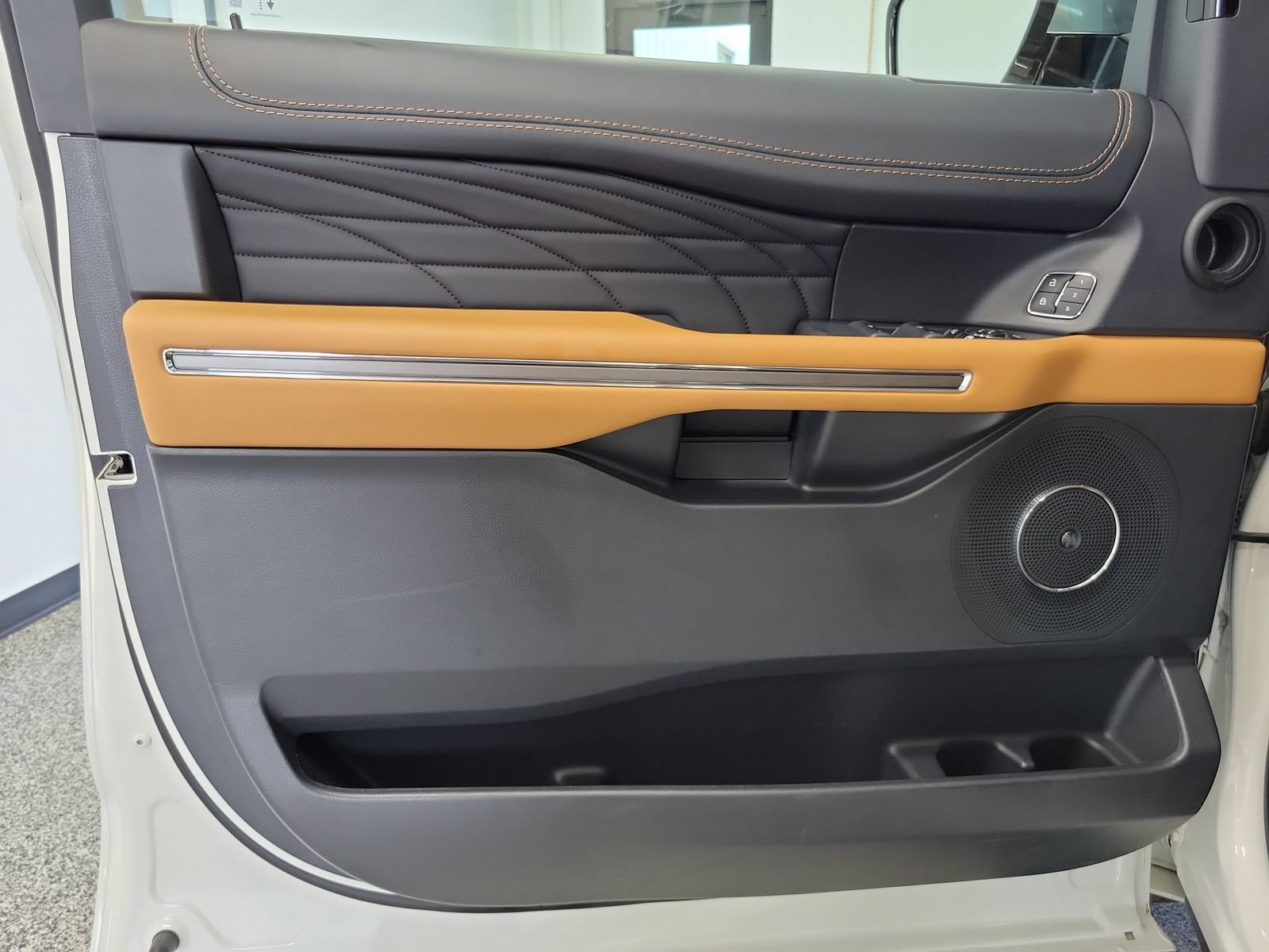 Certified 2023 Ford Expedition Max Platinum AWD/4WD image 6