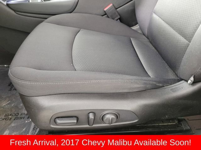Used 2017 Chevrolet Malibu LT image 14