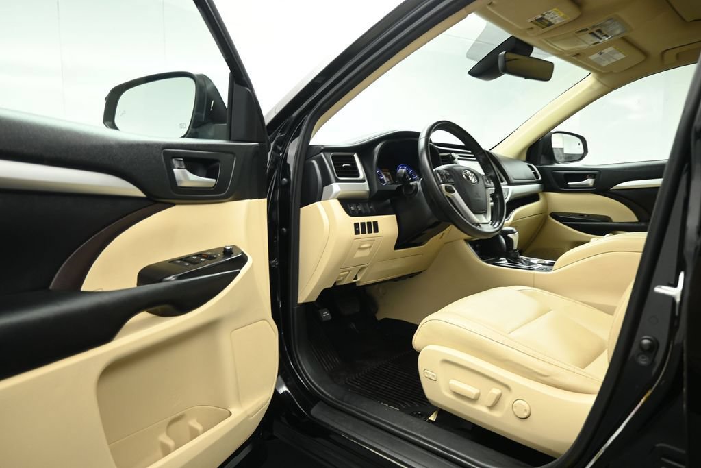 Used 2018 Toyota Highlander XLE AWD/4WD image 6
