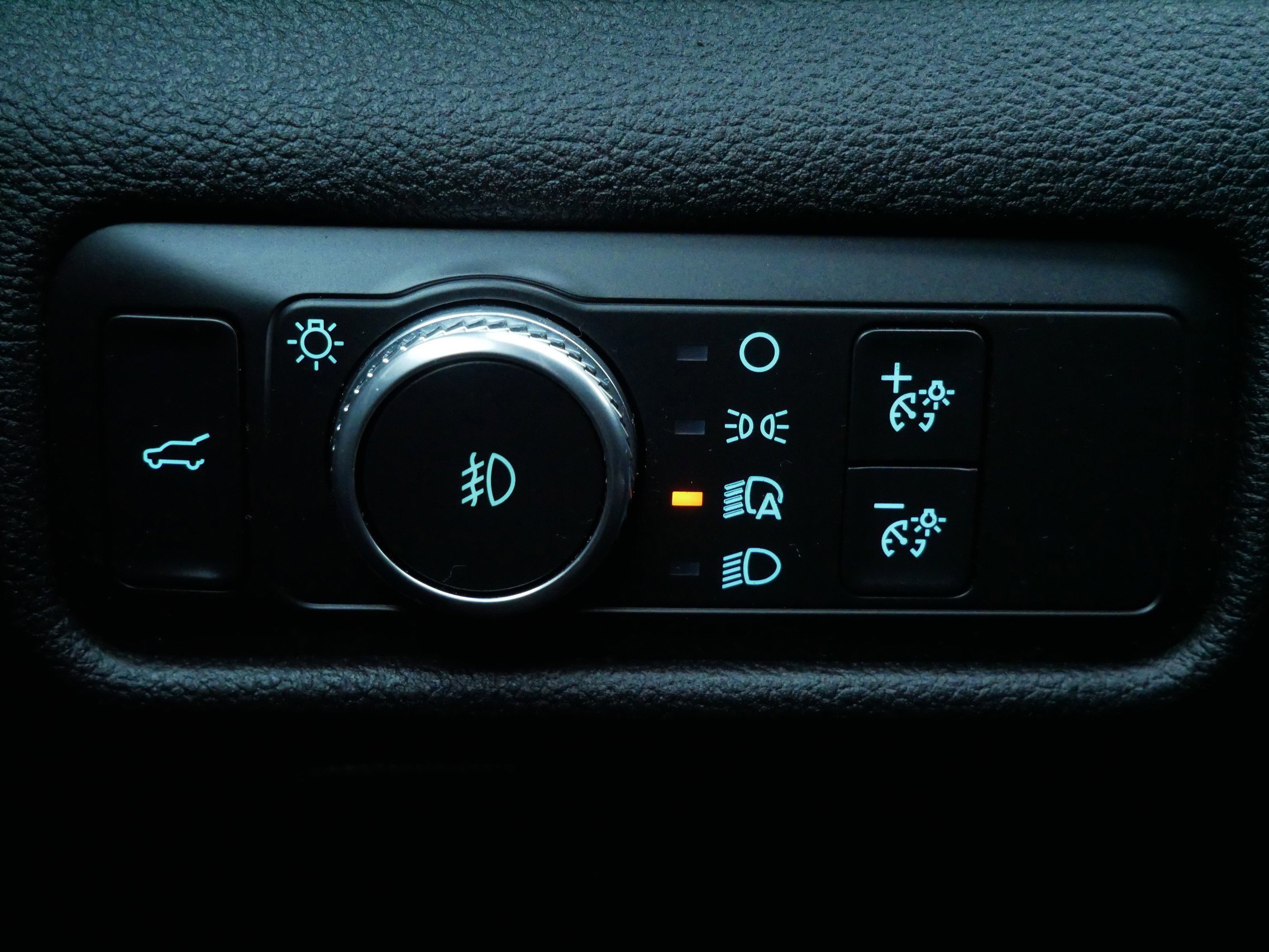 Certified 2020 Ford Explorer XLT w/ Equipment Group 202A image 18