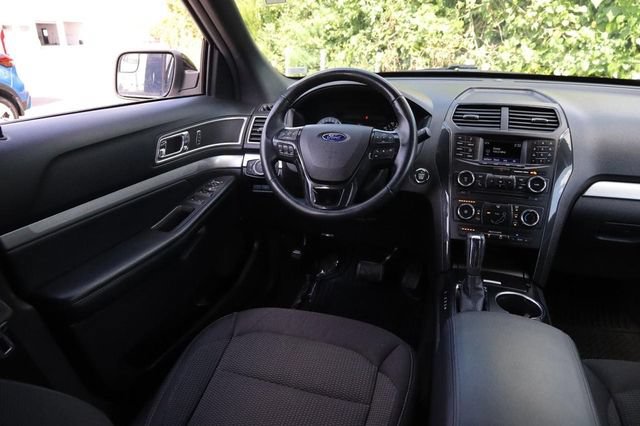 Certified 2017 Ford Explorer XLT FWD image 24