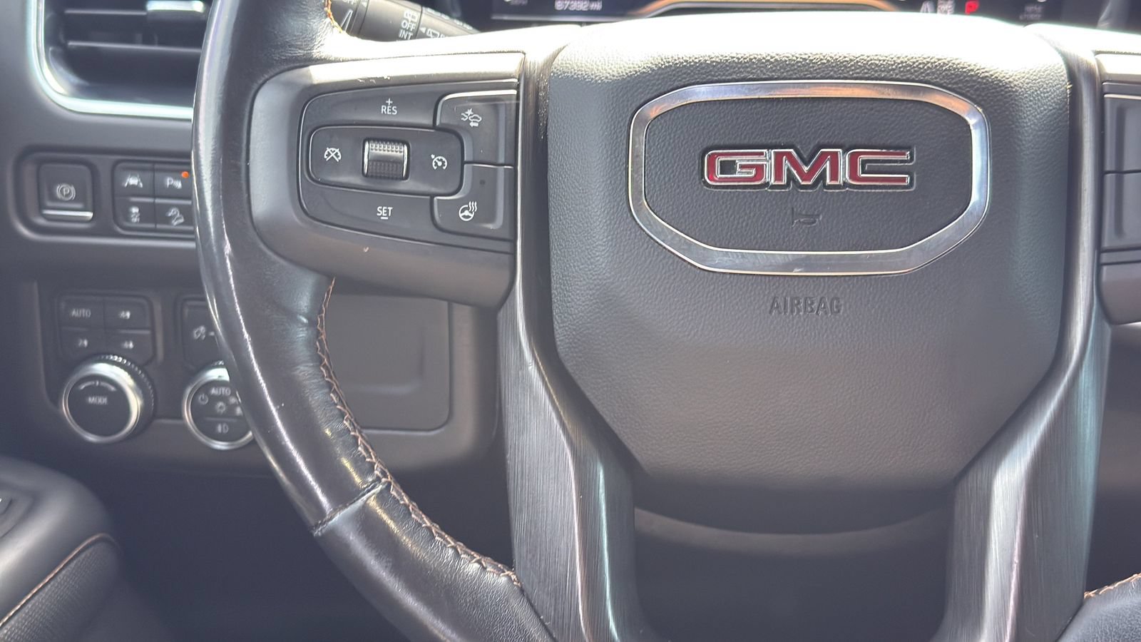 Used 2022 GMC Yukon AT4 AWD/4WD image 14
