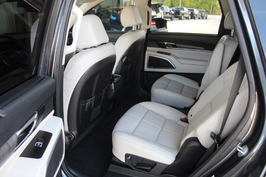 Used 2023 Kia Telluride EX w/ EX Captain's Chair Package FWD image 31
