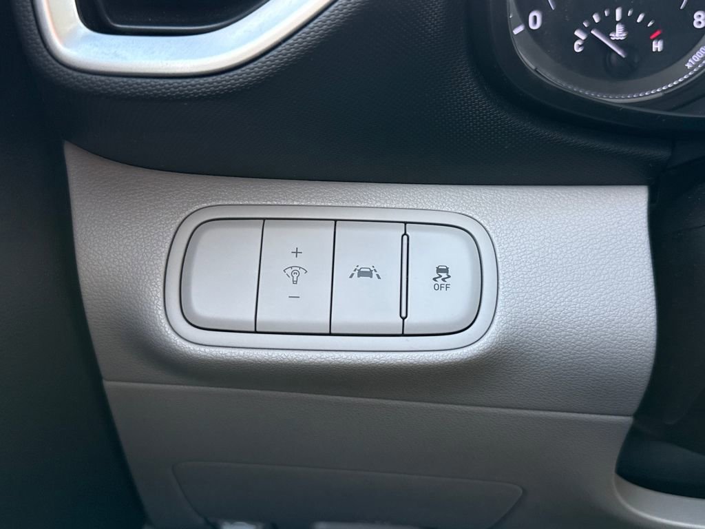 Used 2020 Hyundai Venue SEL image 23