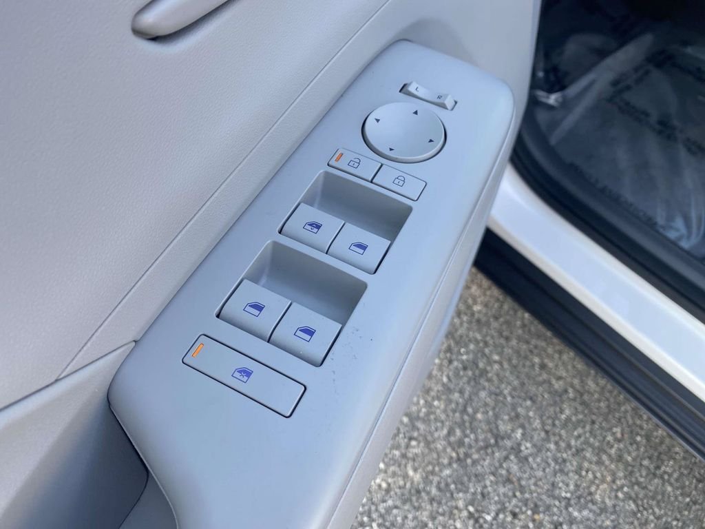 Used 2025 Hyundai Kona SEL FWD image 16