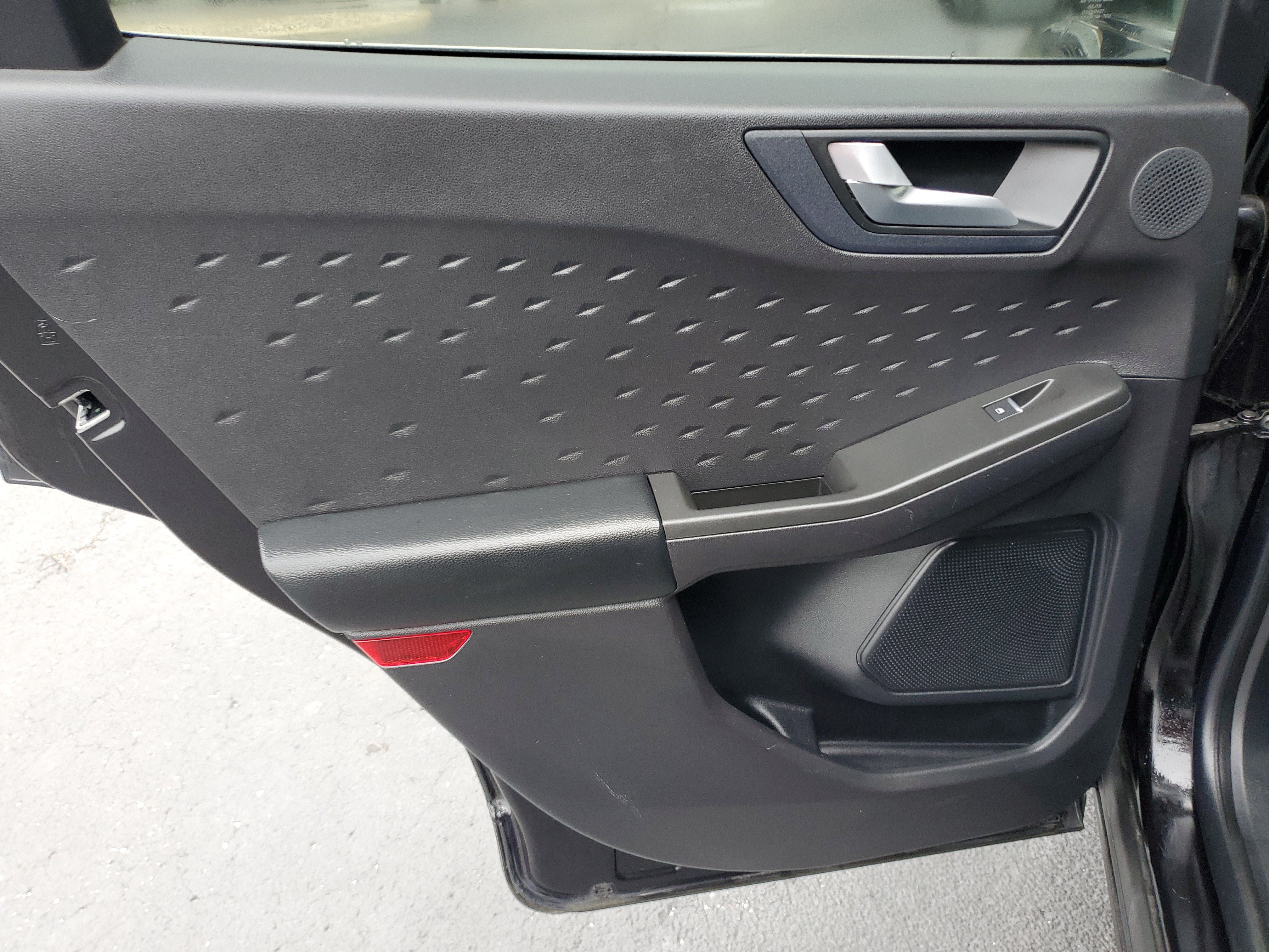 Certified 2020 Ford Escape Titanium AWD/4WD image 17