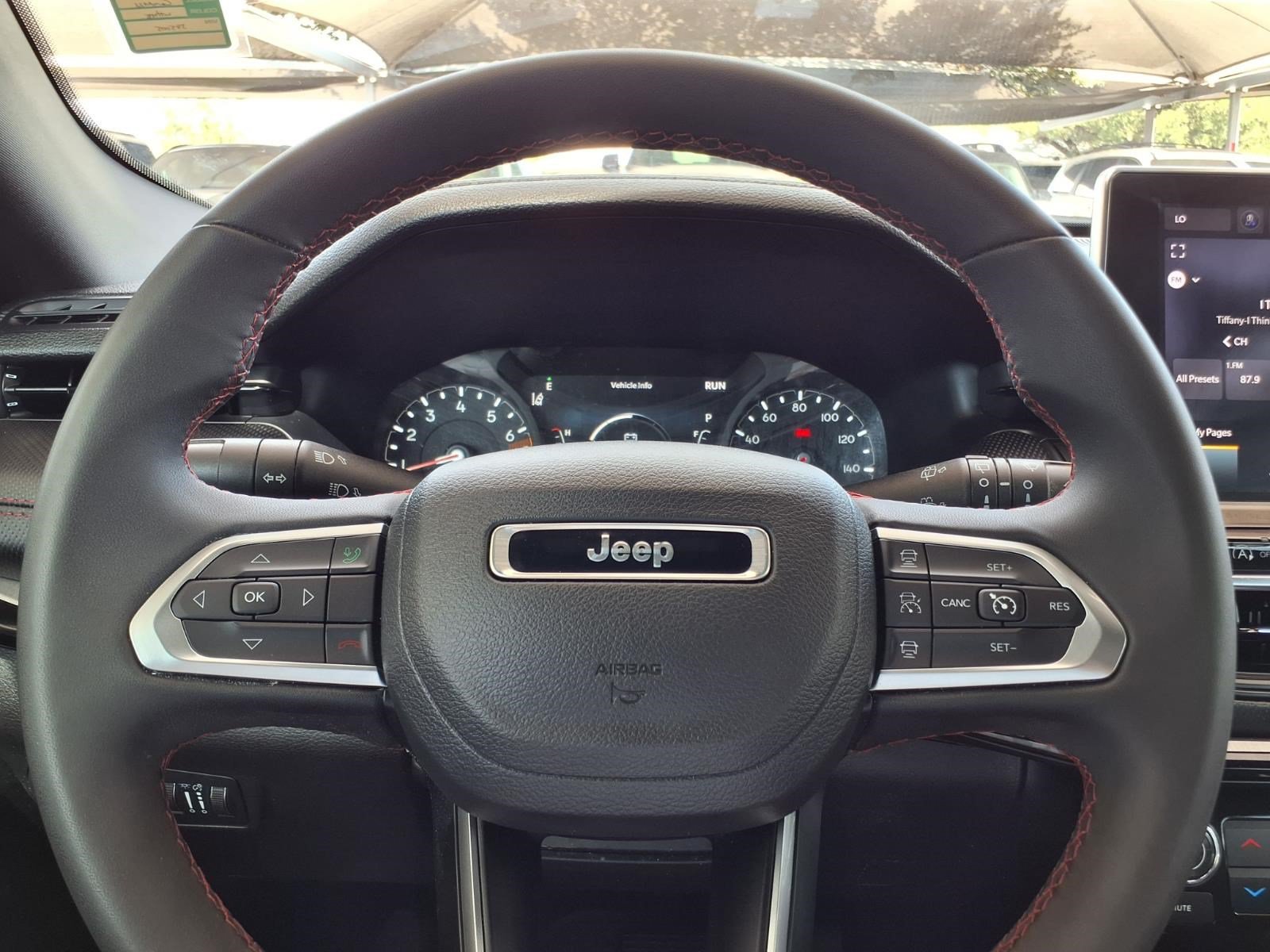 Used 2025 Jeep Compass Trailhawk AWD/4WD image 25
