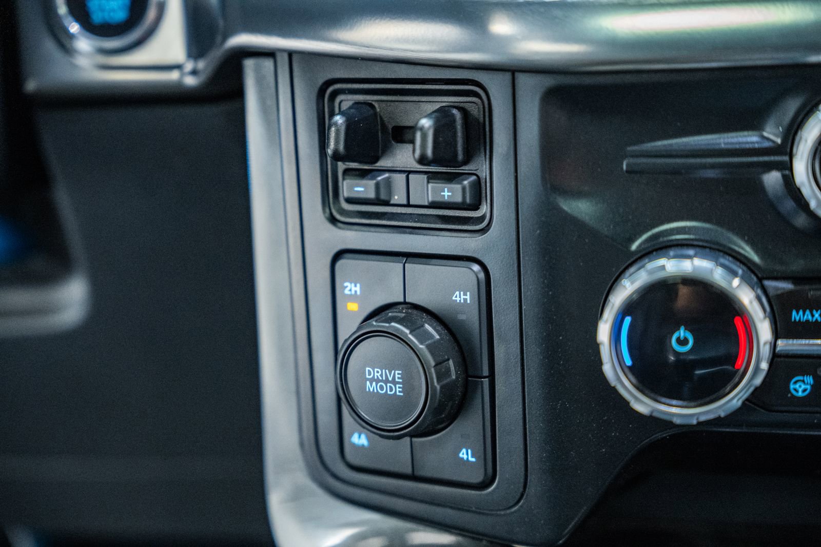 Certified 2023 Ford F150 Lariat w/ Equipment Group 502A High image 32