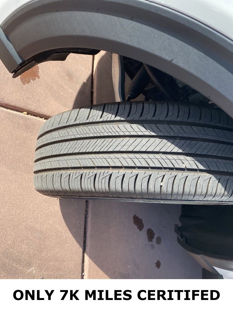 Certified 2025 Ford Explorer Active image 40