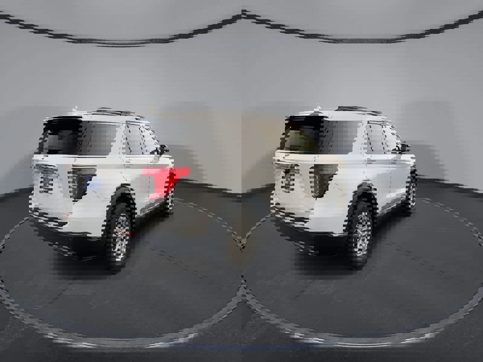 Certified 2020 Ford Explorer XLT w/ Equipment Group 202A image 4