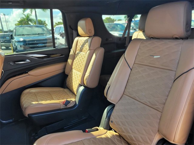 Used 2023 Cadillac Escalade ESV Premium Luxury w/ Performance Package image 10