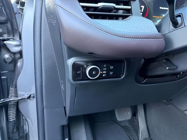 Certified 2025 Ford Explorer Platinum w/ LUX Leather Package AWD/4WD image 18