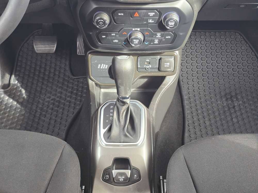 Used 2022 Jeep Renegade Latitude image 13