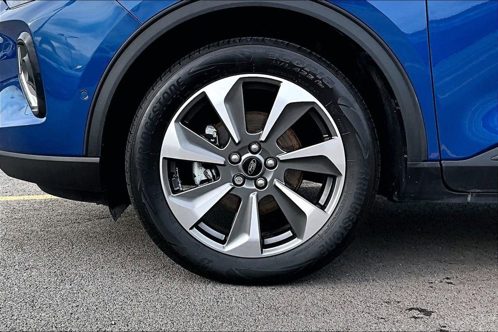 Certified 2023 Ford Escape Platinum w/ Premium Technology Package AWD/4WD image 9