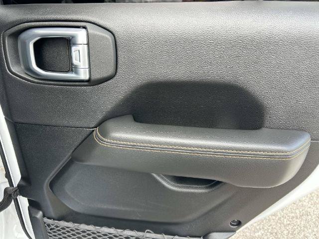 Used 2021 Jeep Wrangler Unlimited Sahara AWD/4WD image 17