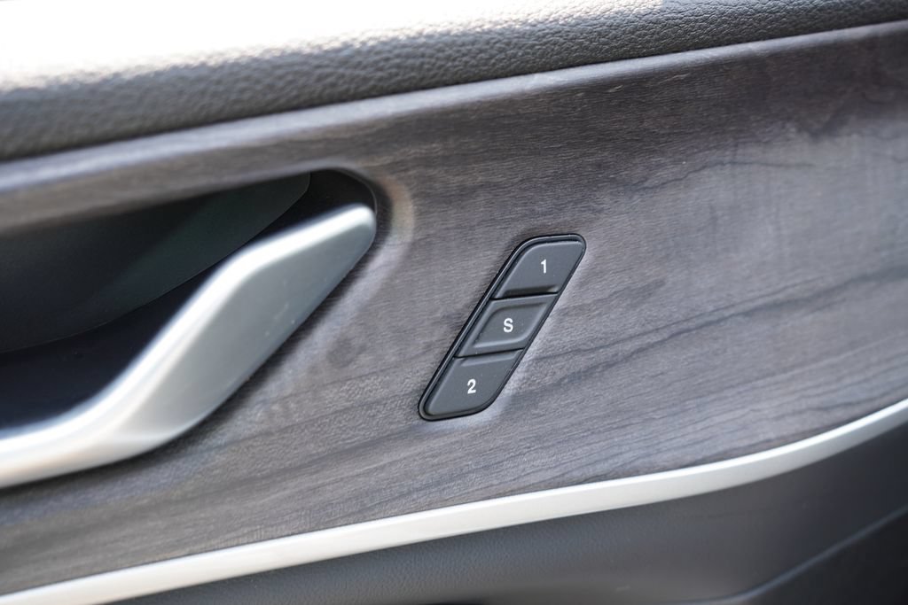 Used 2023 Jeep Grand Cherokee Limited AWD/4WD image 23