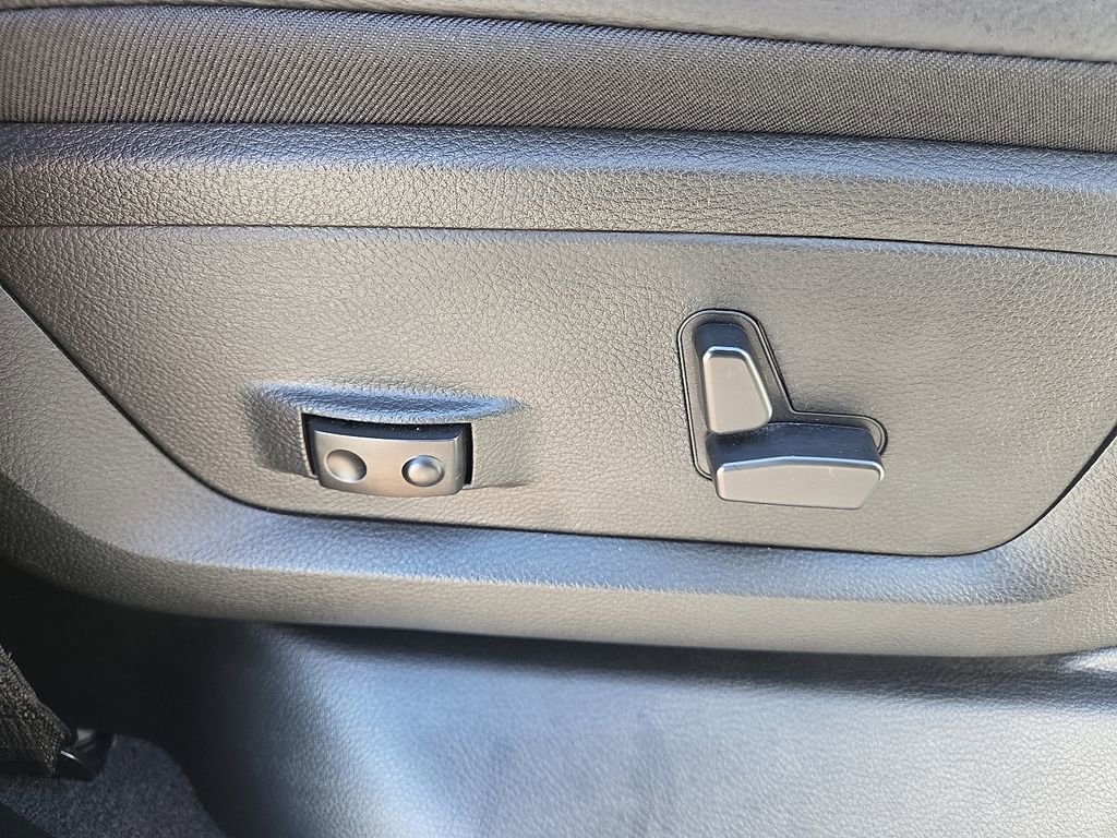 Used 2025 RAM 3500 Limited image 16