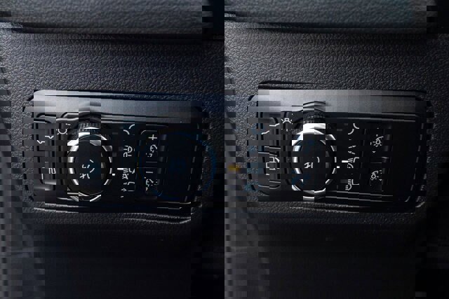 Certified 2025 Ford Escape Platinum w/ Premium Technology Package image 15