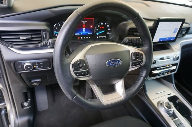 Certified 2023 Ford Explorer XLT RWD image 11