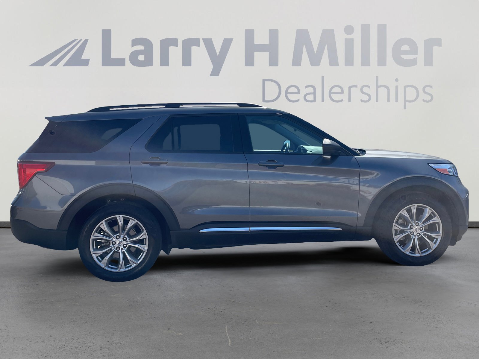 Certified 2023 Ford Explorer XLT w/ Equipment Group 202A RWD image 6