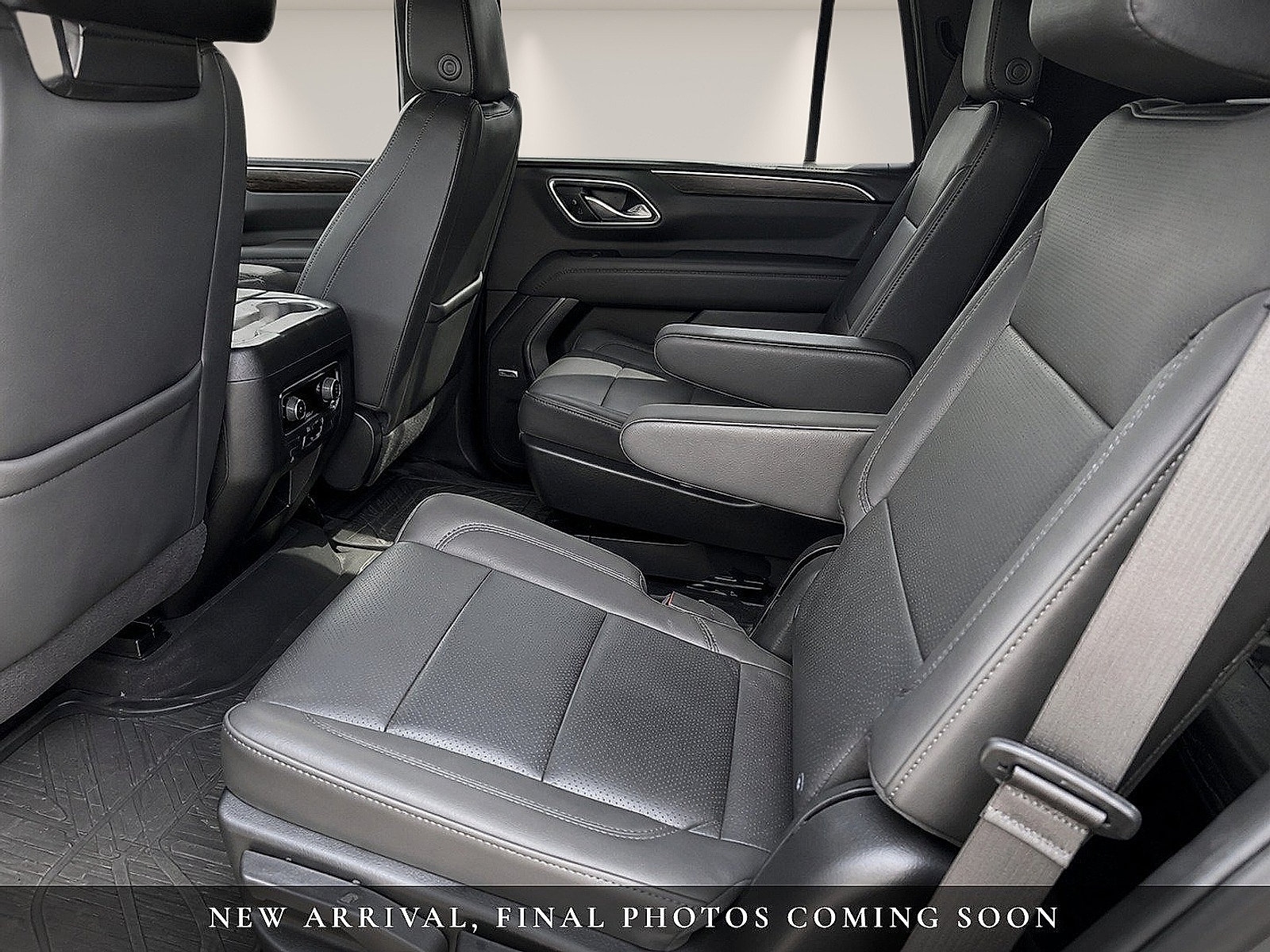 Used 2024 Chevrolet Tahoe Z71 w/ Luxury Package AWD/4WD image 9