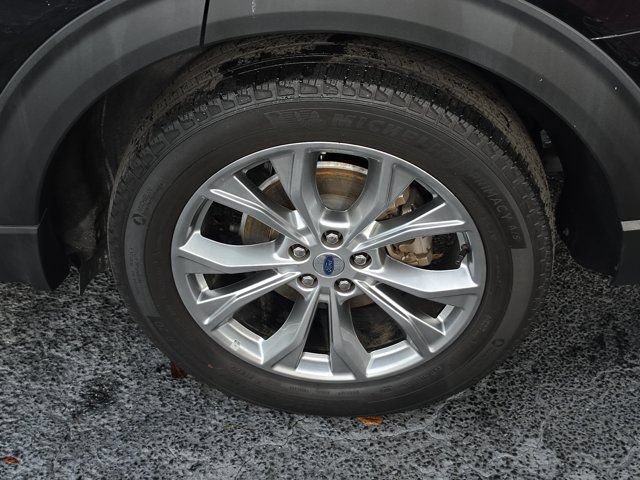 Certified 2024 Ford Explorer XLT w/ Equipment Group 202A RWD image 8