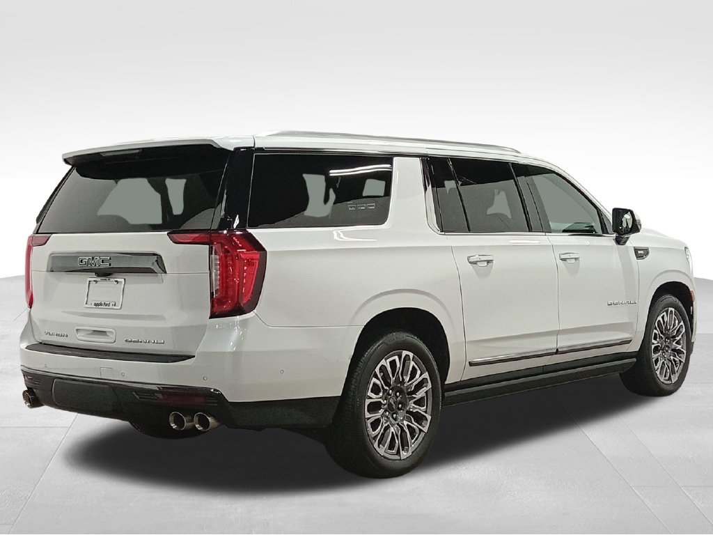 Used 2023 GMC Yukon XL Denali Ultimate AWD/4WD image 3