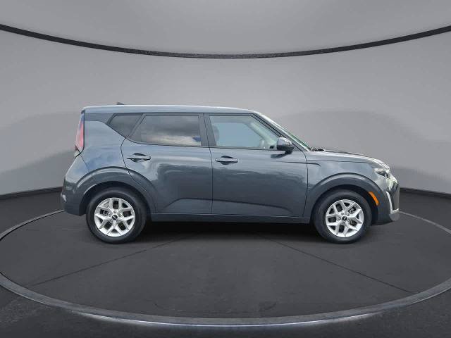 Used 2024 Kia Soul LX w/ Option Group 015 FWD image 9