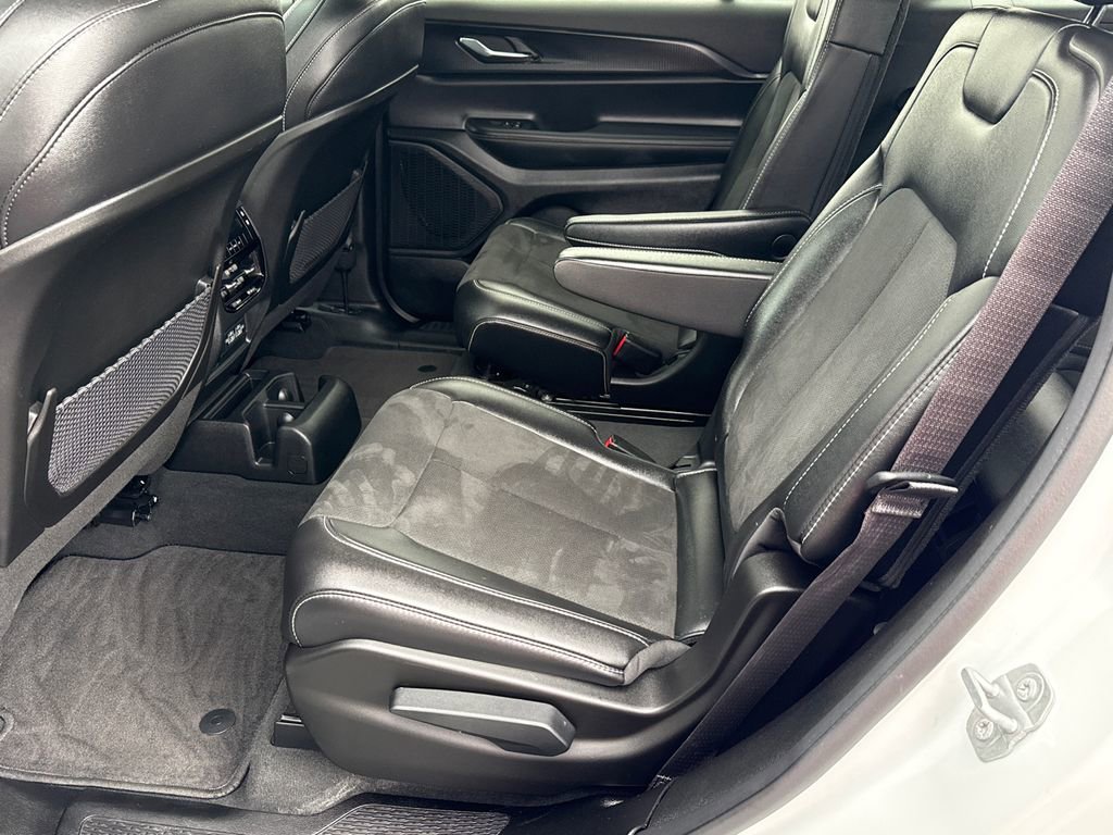 Used 2025 Jeep Grand Cherokee L Altitude RWD image 21