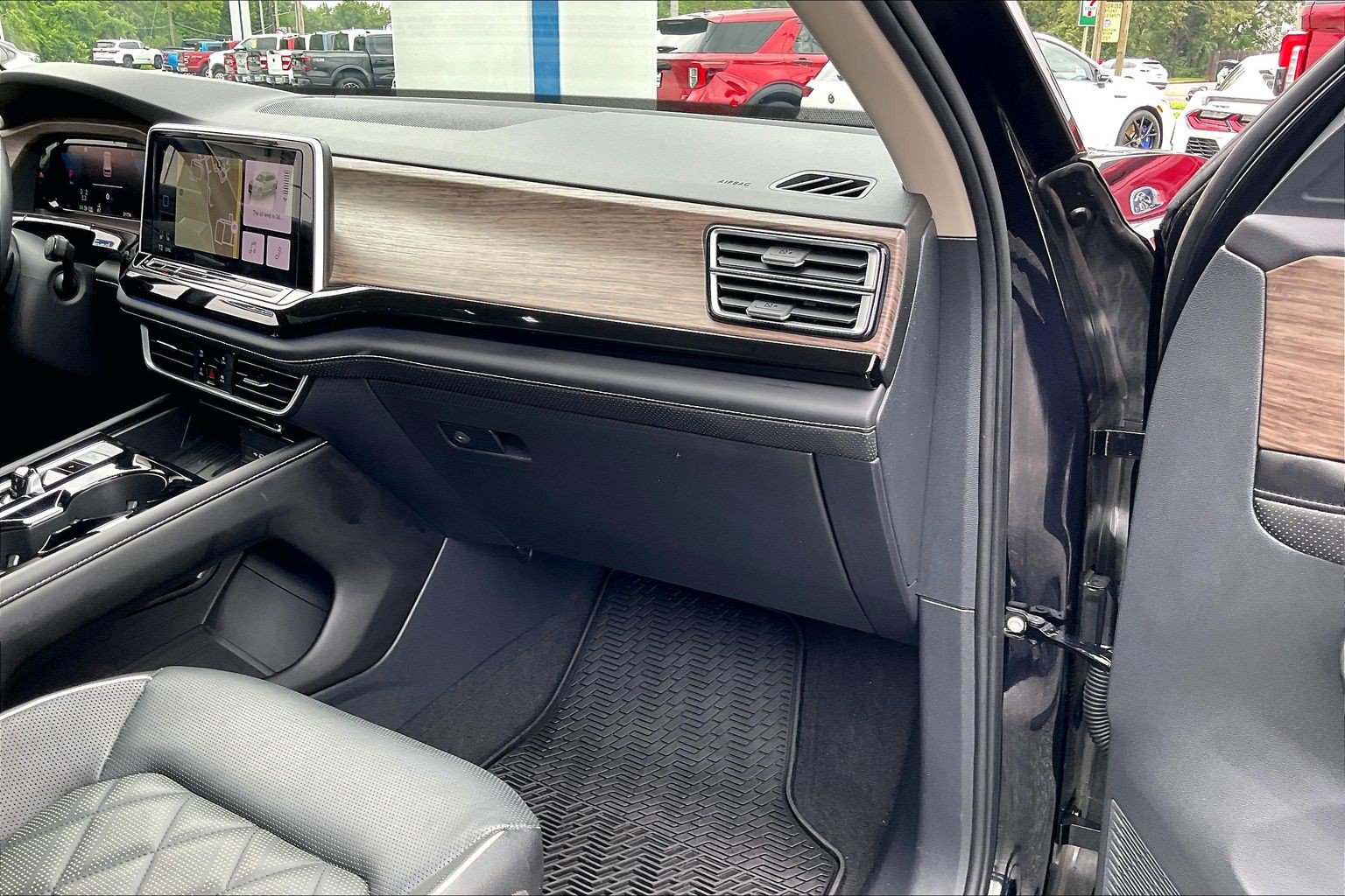 Used 2025 Volkswagen Atlas SEL Premium R-Line AWD/4WD image 15