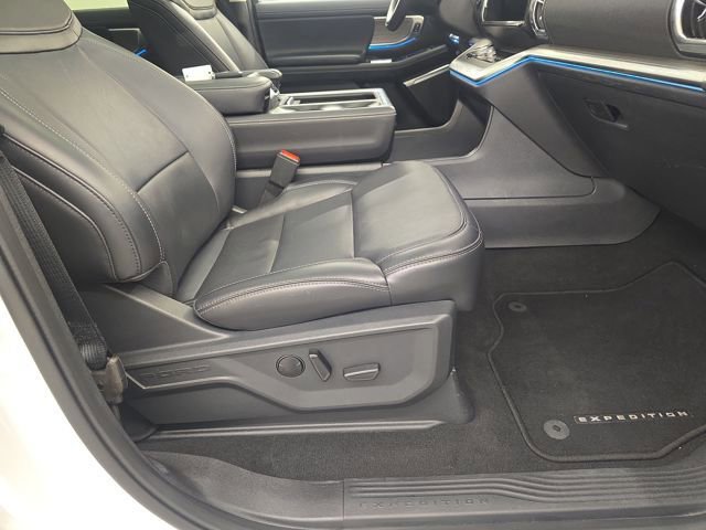 Certified 2025 Ford Expedition Max Platinum image 10