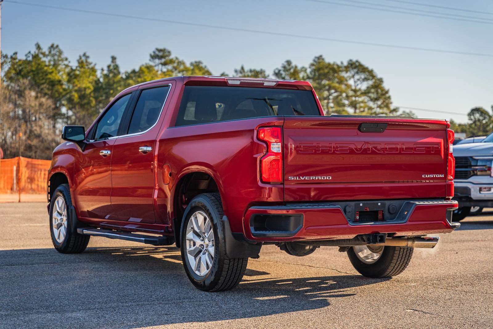 Used 2020 Chevrolet Silverado 1500 Custom w/ Custom Value Package image 3