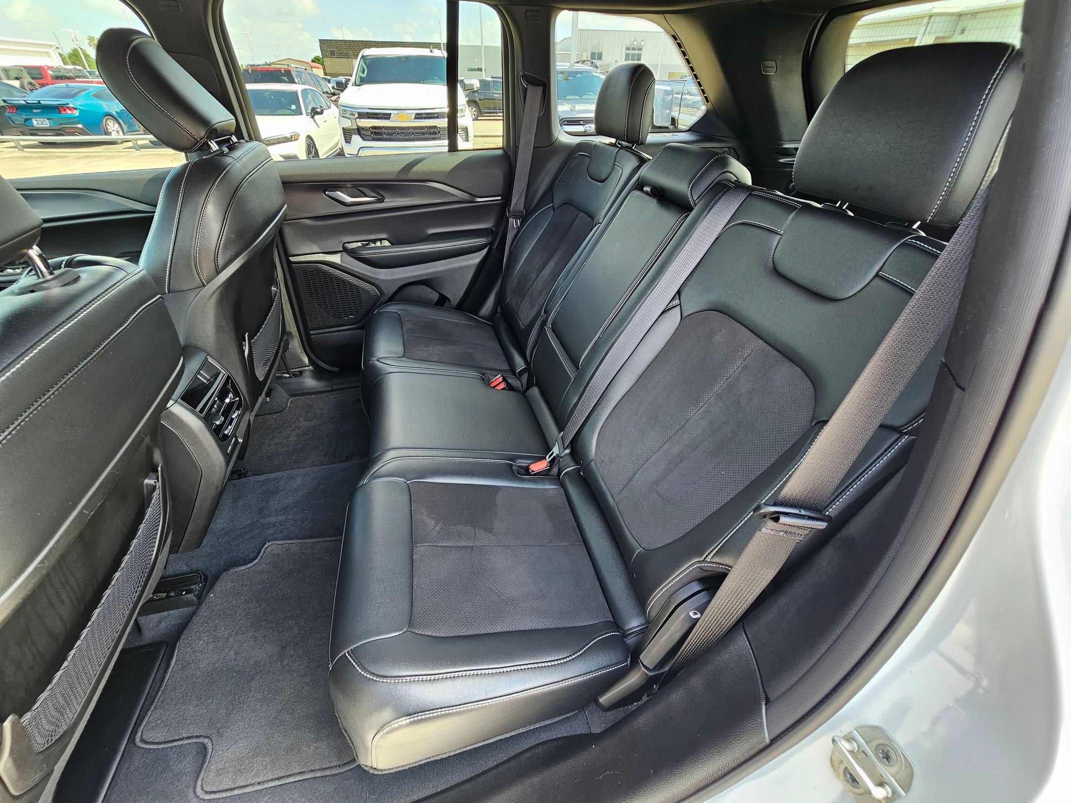 Used 2023 Jeep Grand Cherokee Altitude RWD image 27