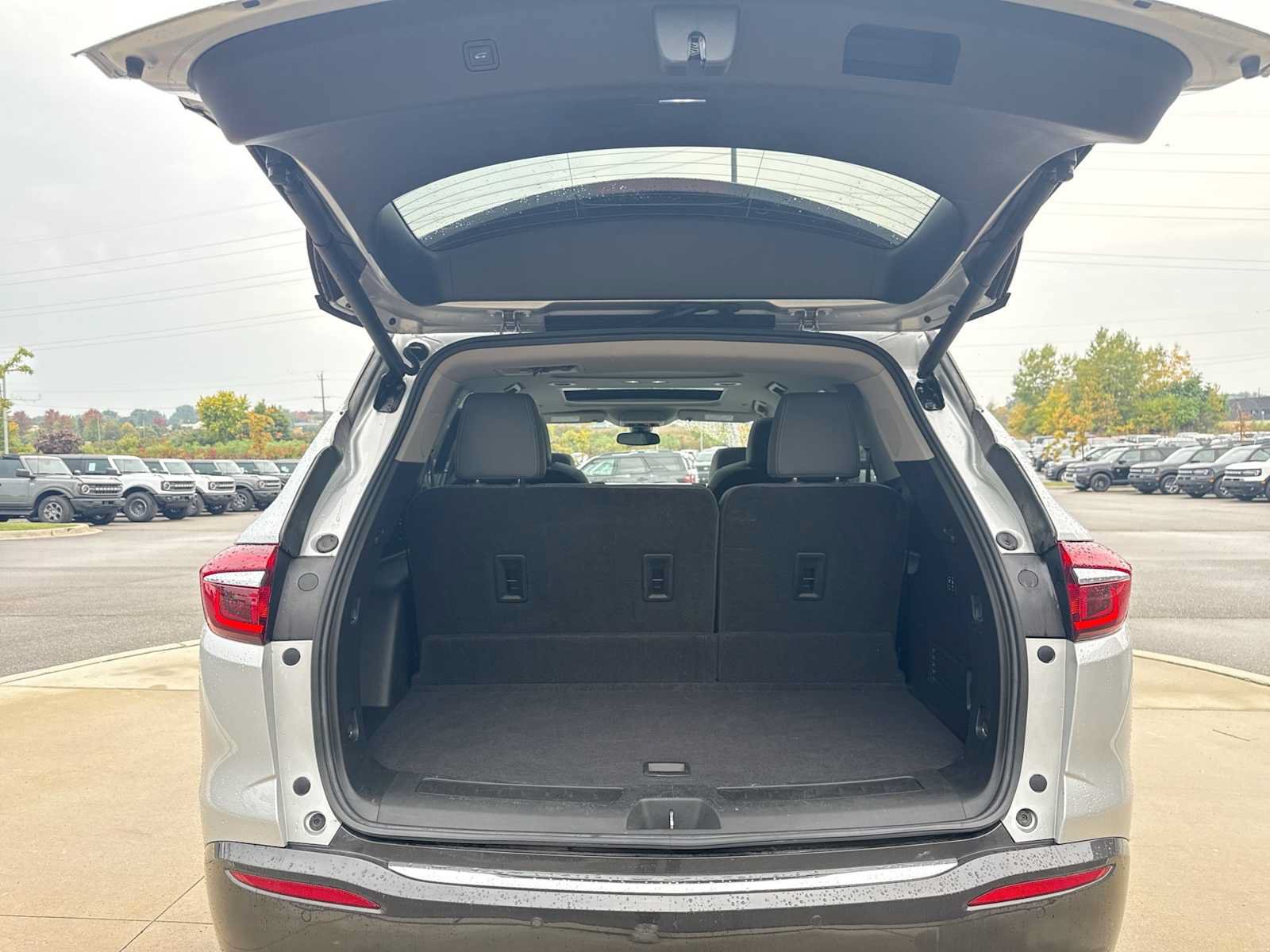 Used 2020 Buick Enclave Premium w/ Sun and Sites Package FWD image 33