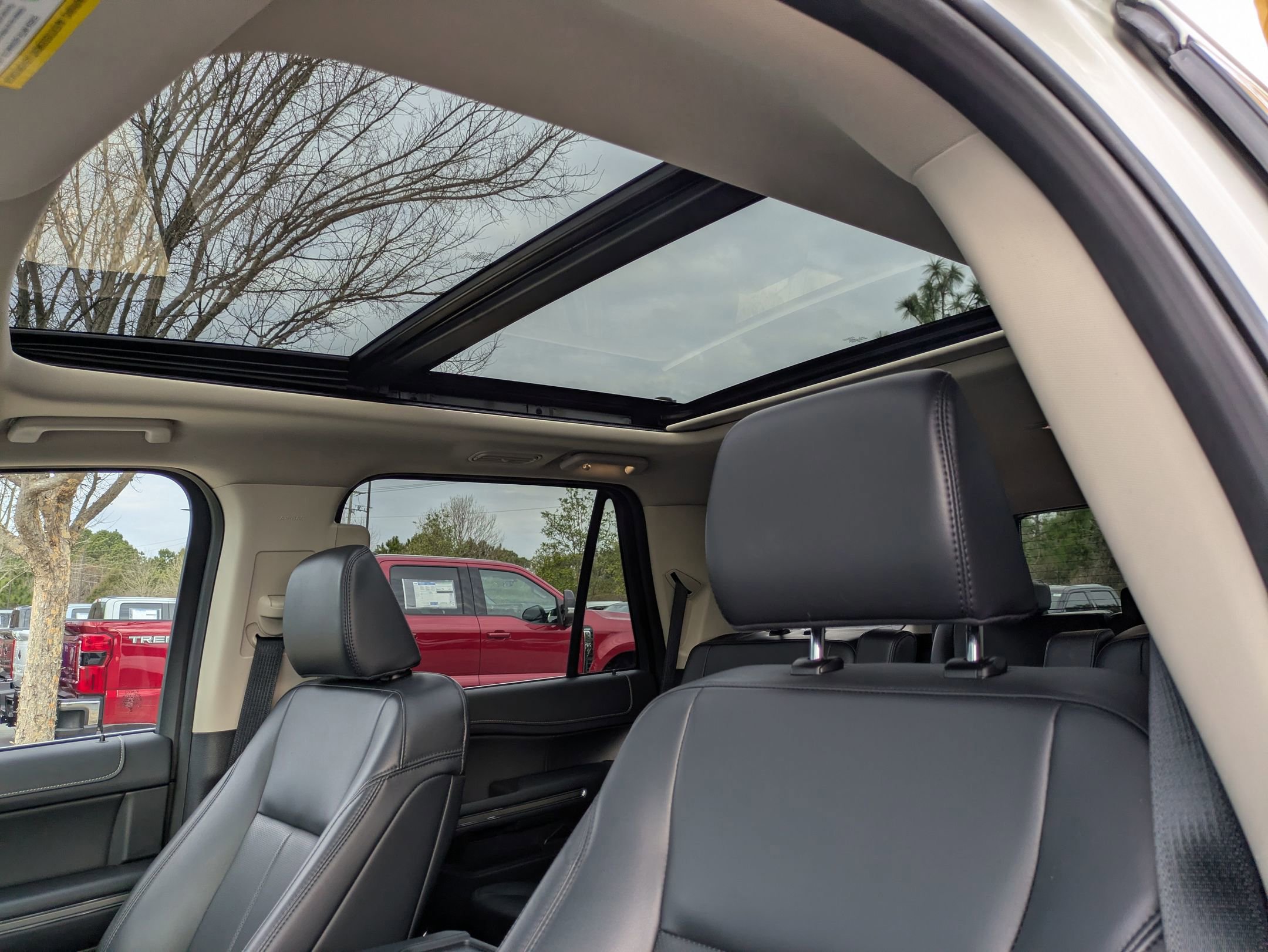 Certified 2024 Ford Expedition XLT image 29