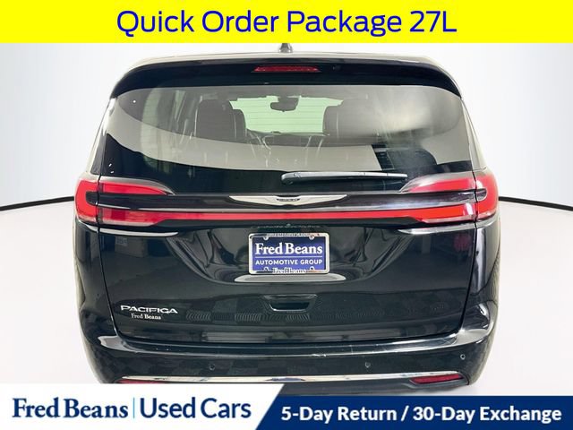 Used 2024 Chrysler Pacifica Touring-L FWD image 8