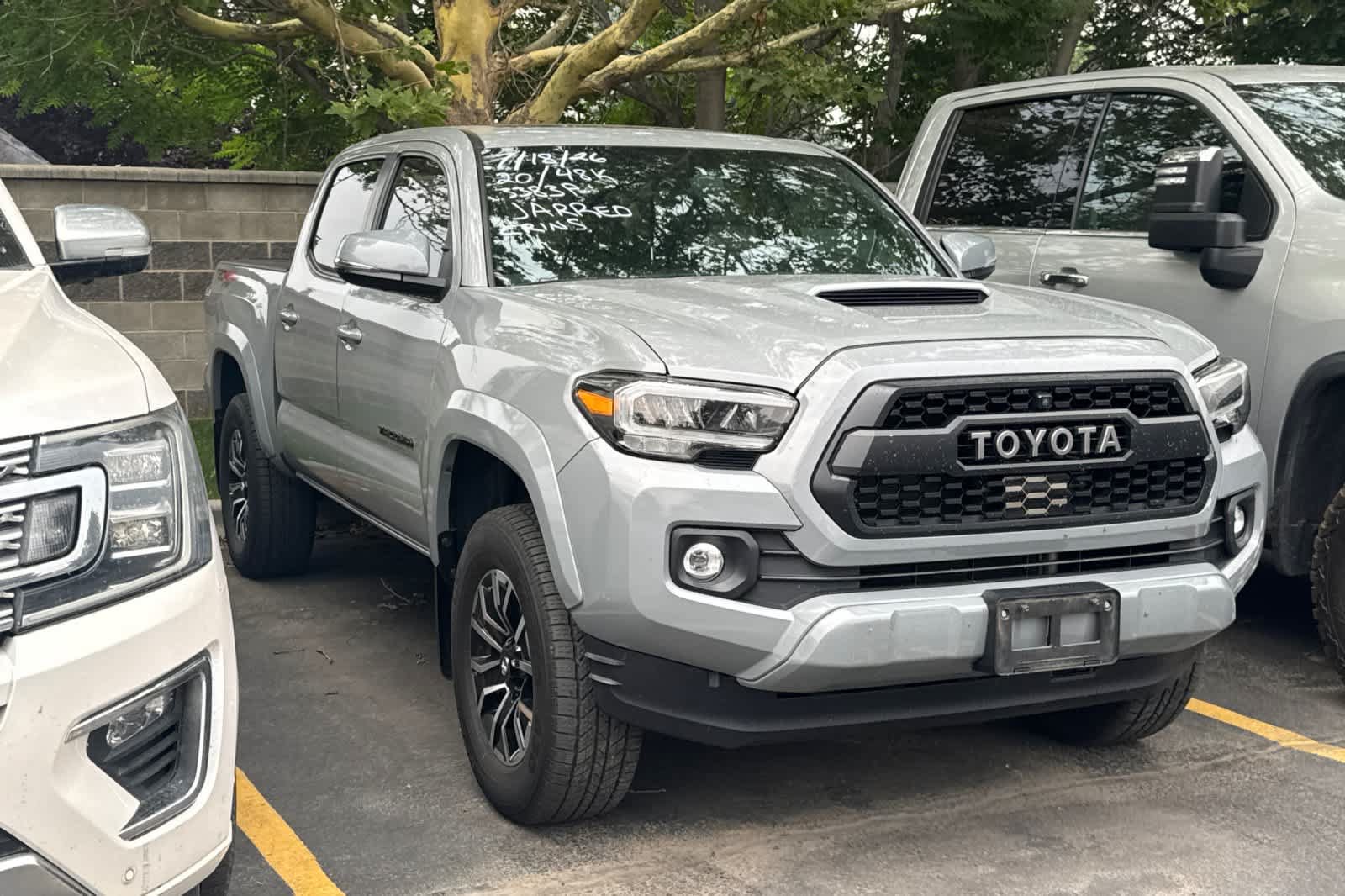 Used 2020 Toyota Tacoma TRD Sport w/ TRD Premium Sport Package AWD/4WD image 3