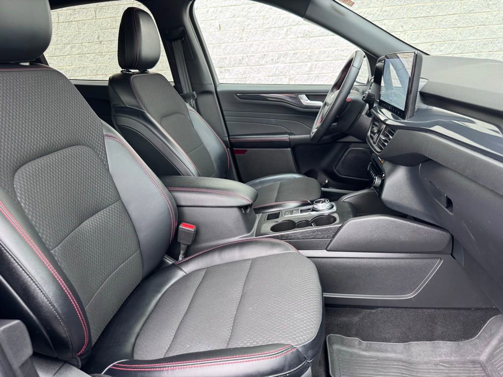 Certified 2024 Ford Escape ST-Line w/ Tech Pack #1 image 17