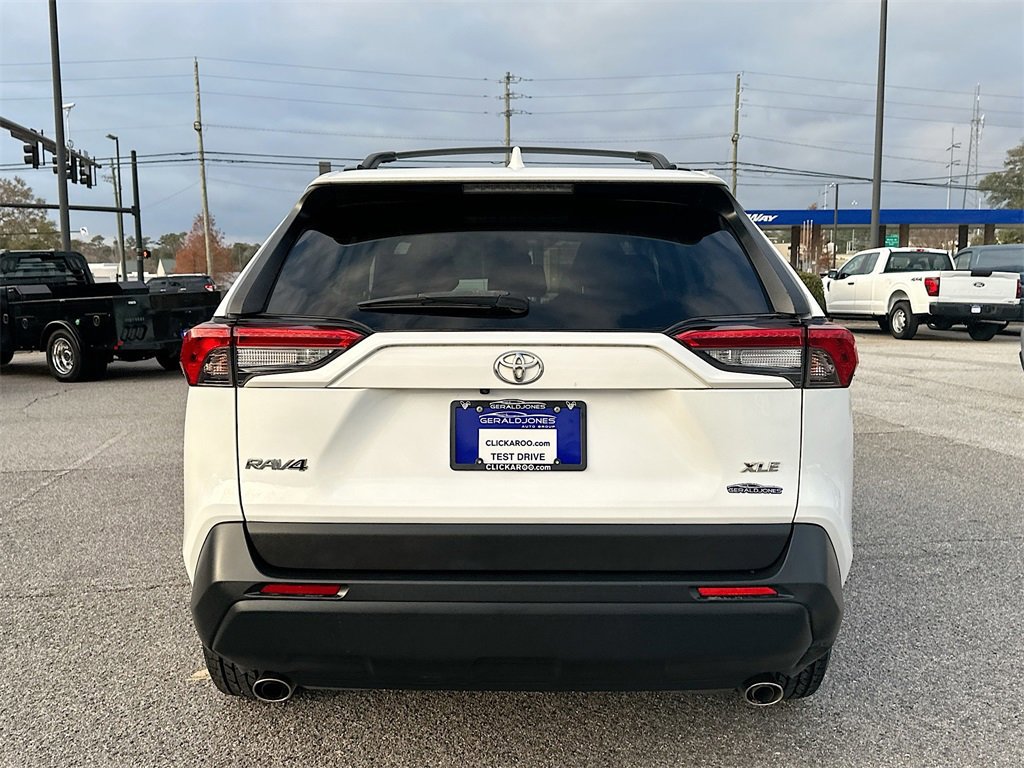 Used 2021 Toyota RAV4 XLE w/ Convenience Package image 3