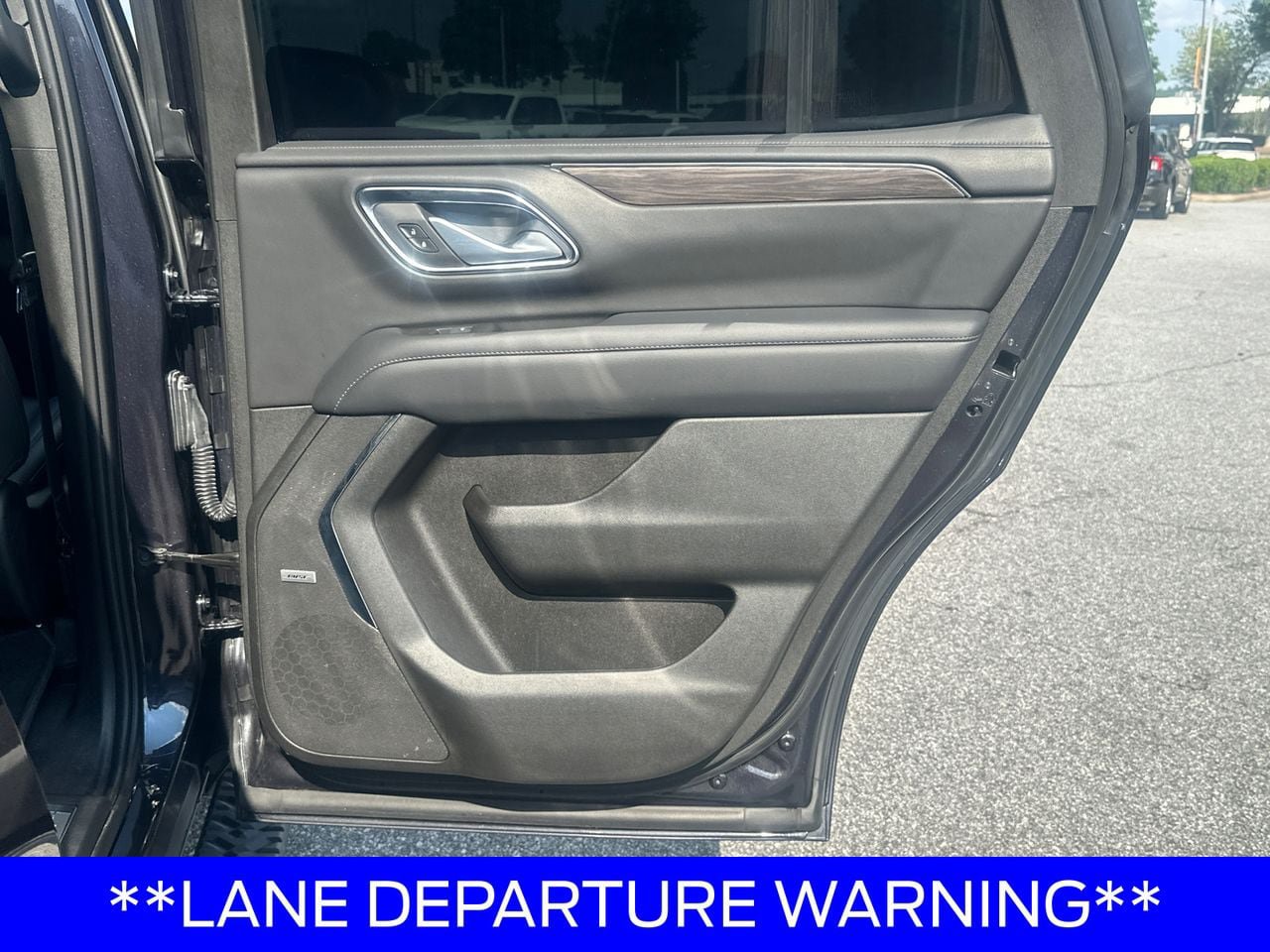 Used 2022 Chevrolet Tahoe Z71 w/ Z71 Off-Road Package AWD/4WD image 18