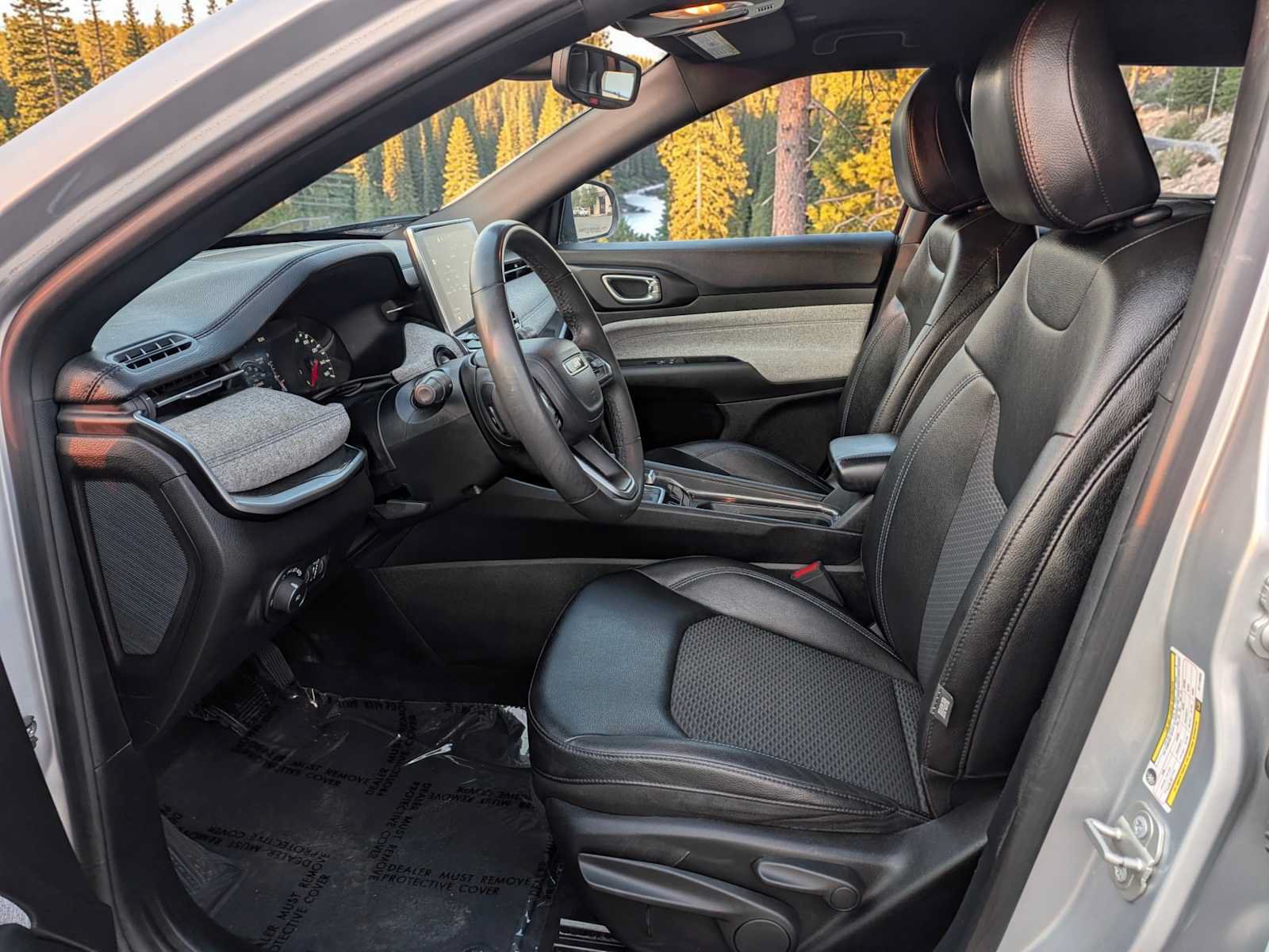 Used 2024 Jeep Compass Latitude AWD/4WD image 14