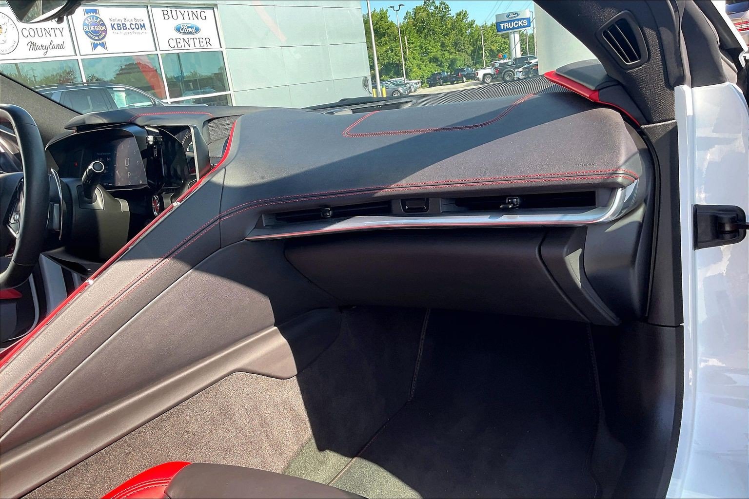 Used 2022 Chevrolet Corvette Stingray Preferred Cpe w/ Engine Appearance Package RWD image 14