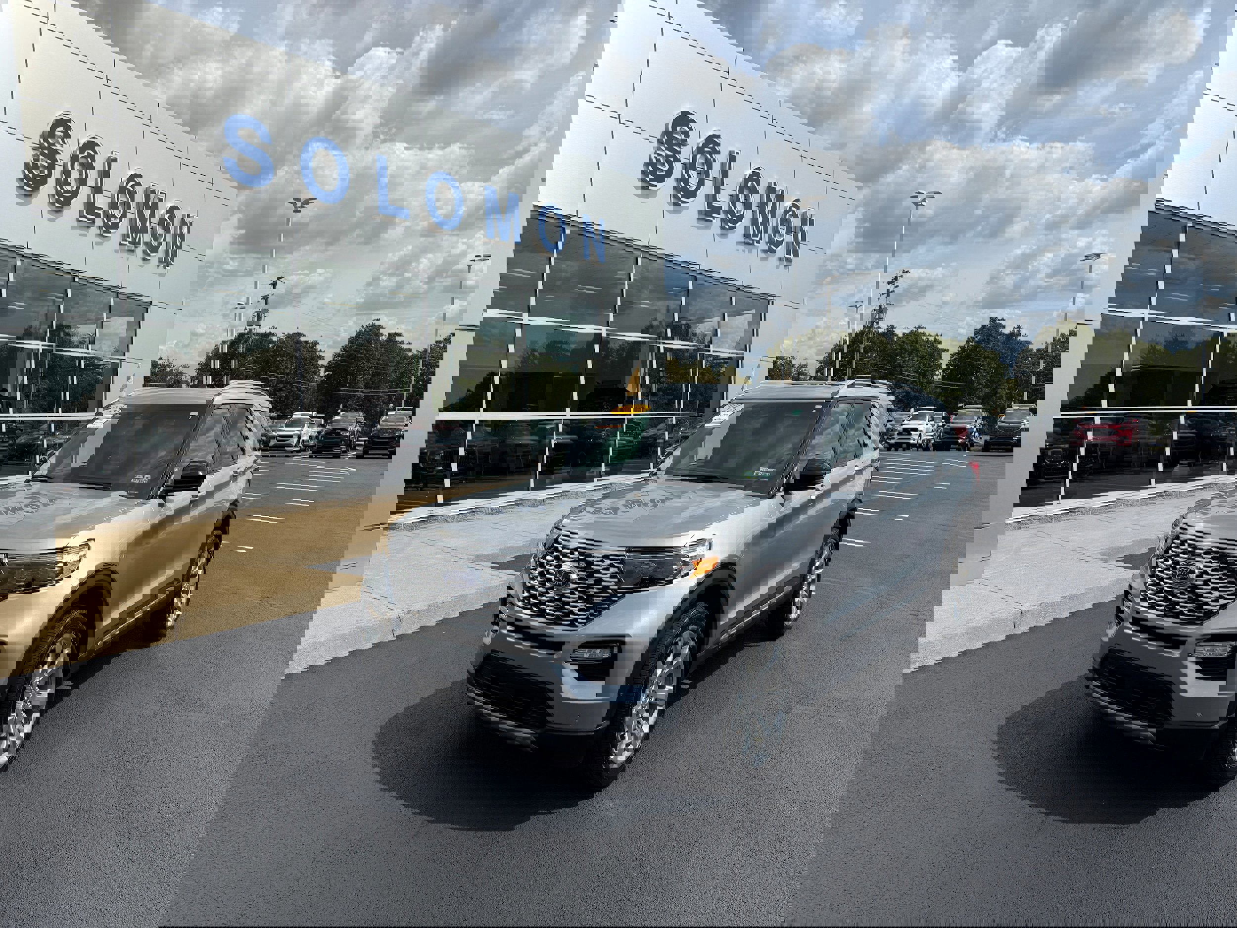 Certified 2020 Ford Explorer Platinum w/ Premium Technology Package image 8