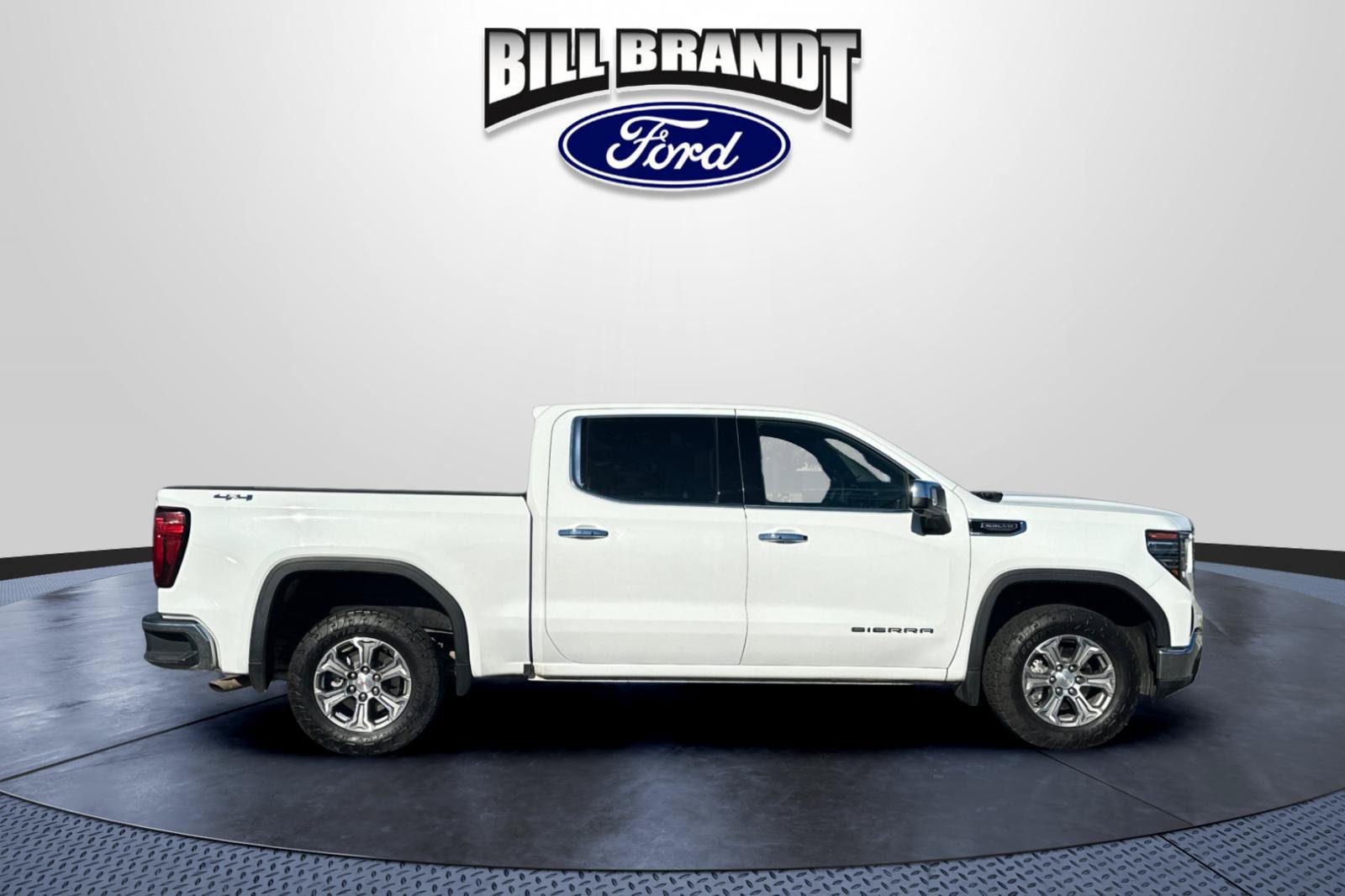Used 2025 GMC Sierra 1500 SLT AWD/4WD image 2