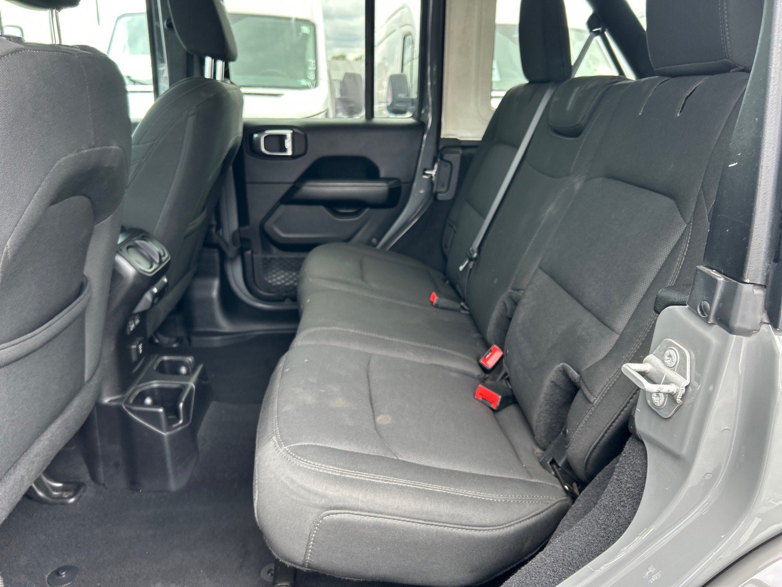 Used 2018 Jeep Wrangler Unlimited Sahara AWD/4WD image 10
