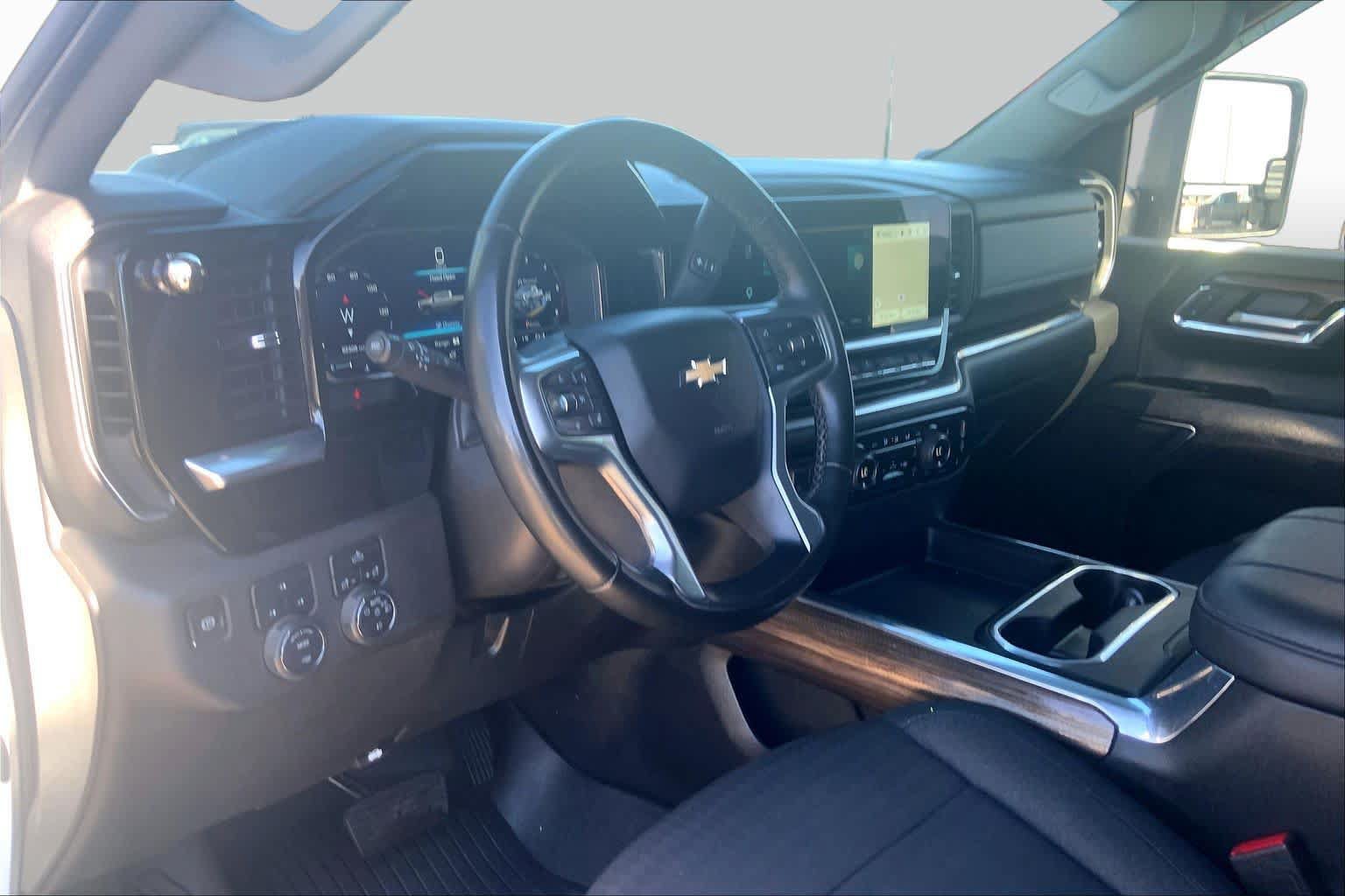 Used 2024 Chevrolet Silverado 2500 LT AWD/4WD image 18
